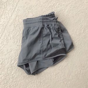 Lululemon grey hotty hot short 2.5